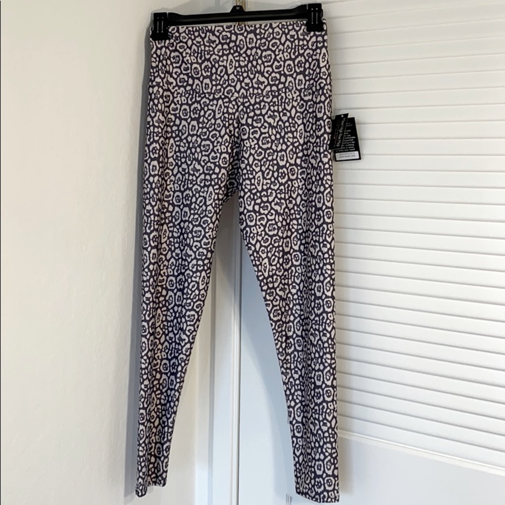 NWT! ONZIE High Rise Basic Midi Gray Black White Animal Print Legging Small